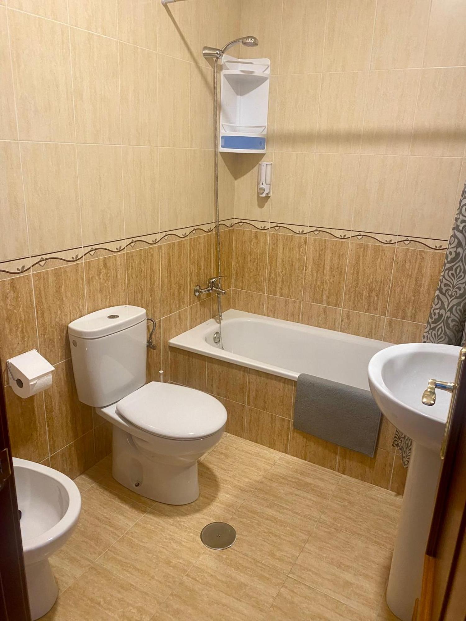 Precioso En Complejo Residencial. * Alcaucin